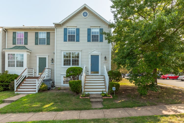 NEW LISTING 4 BD End Unit Townhome in Manassas, VA